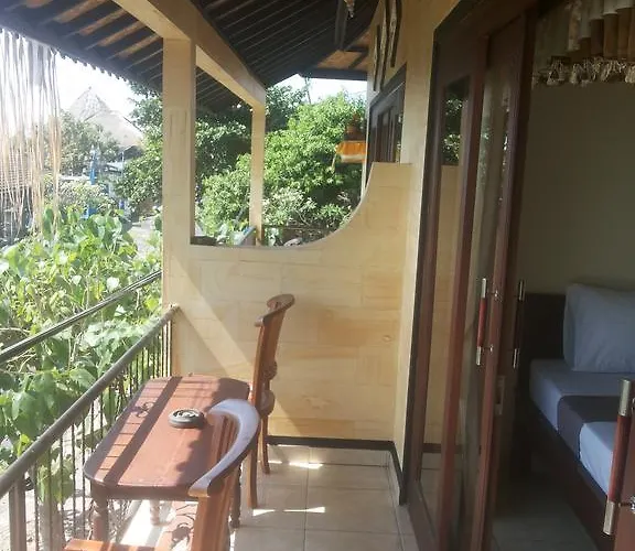 Sri * Amed (Bali)